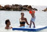 Curacao 31 december 2010
Jeroen v d Boom met zijn vrouw Dany en zoons Daan en Luuk op vakantie op Curacao.
Peter Smulders bv