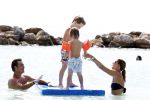 Curacao 31 december 2010
Jeroen v d Boom met zijn vrouw Dany en zoons Daan en Luuk op vakantie op Curacao.
Peter Smulders bv