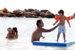 Curacao 31 december 2010
Jeroen v d Boom met zijn vrouw Dany en zoons Daan en Luuk op vakantie op Curacao.
Peter Smulders bv