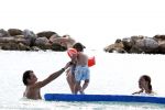 Curacao 31 december 2010
Jeroen v d Boom met zijn vrouw Dany en zoons Daan en Luuk op vakantie op Curacao.
Peter Smulders bv