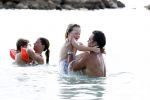 Curacao 31 december 2010
Jeroen v d Boom met zijn vrouw Dany en zoons Daan en Luuk op vakantie op Curacao.
Peter Smulders bv