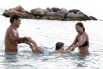 Curacao 31 december 2010
Jeroen v d Boom met zijn vrouw Dany en zoons Daan en Luuk op vakantie op Curacao.
Peter Smulders bv