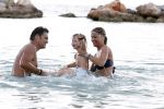 Curacao 31 december 2010
Jeroen v d Boom met zijn vrouw Dany en zoons Daan en Luuk op vakantie op Curacao.
Peter Smulders bv