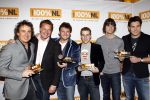 Hilversum 11 januari 2011
Uitreiking 100% NL awards bij de wereldomroep. Marco Borsato Albert Verlinde Rene Froger Wesley Klein en Nick en Simon
Peter Smulders bv