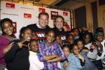Amsterdam 12 januari 2011
Marco Borsato en Albert Verlinden kondigen smaenwerking aan over kindermusical TBV War Child.
Peter Smulders bv