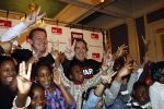 Amsterdam 12 januari 2011
Marco Borsato en Albert Verlinden kondigen smaenwerking aan over kindermusical TBV War Child.
Peter Smulders bv