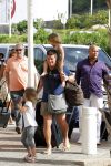 Curacao 2 januari 2010
Martijn Krabbe met zijn kinderen en oppas op vliegveld Hato na een vakantie.
Peter Smulders bv