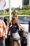 Curacao 2 januari 2010
Martijn Krabbe met zijn kinderen en oppas op vliegveld Hato na een vakantie.
Peter Smulders bv