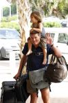 Curacao 2 januari 2010
Martijn Krabbe met zijn kinderen en oppas op vliegveld Hato na een vakantie.
Peter Smulders bv