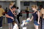 Curacao 2 januari 2010
Martijn Krabbe met zijn kinderen en oppas op vliegveld Hato na een vakantie.
Peter Smulders bv