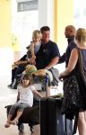Curacao 2 januari 2010
Martijn Krabbe met zijn kinderen en oppas op vliegveld Hato na een vakantie.
Peter Smulders bv