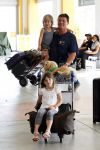 Curacao 2 januari 2010
Martijn Krabbe met zijn kinderen en oppas op vliegveld Hato na een vakantie.
Peter Smulders bv