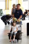 Curacao 2 januari 2010
Martijn Krabbe met zijn kinderen en oppas op vliegveld Hato na een vakantie.
Peter Smulders bv