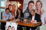 Hoofddorp 7 december 2010
Presentatie Helden en bekend maken van samenwerking met Sanoma uitgevers. Dick Molman ... Frits en Barbara Barend zwanger. Pieter Vink met vrouw
Peter Smulders bv