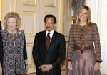 Den Haag 13 januari 2011
Koningin Beatrix Prins Willem Alexander en prinses Maxima ontvangen de sultan van Brunei op paleis Noordeinde.
Peter Smulders bv