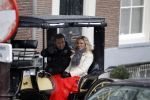 Amsterdam 13 december 2010
Tatjana en Peter v d Vorst in een koets rijdens over de Amsterdamse Grachtend voor opnames Programma waarin Tatjana op zoek gaat naar een man.