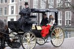 Amsterdam 13 december 2010
Tatjana en Peter v d Vorst in een koets rijdens over de Amsterdamse Grachtend voor opnames Programma waarin Tatjana op zoek gaat naar een man.