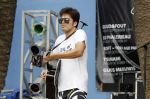 Curacao 24 december 2010
Waylon tijdens repetities op Mambo Beach. Hij draagt t shirt met leuke tekst.
Peter Smulders bv