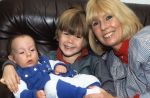 Willeke Alberti
met haar kinderen Johnny de Mol en Kai Lerby
Foto Peter Smulders BV