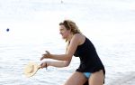 Curacao 31 december 2011
Annemarie v d Sar tennist op het strand van lions dive.
Peter Smulders bv