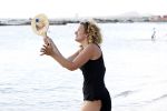 Curacao 31 december 2011
Annemarie v d Sar tennist op het strand van lions dive.
Peter Smulders bv