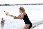 Curacao 31 december 2011
Annemarie v d Sar tennist op het strand van lions dive.
Peter Smulders bv