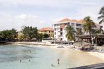 Curacao 30 december 2011
Willeke Alberti met kennissen Junior Zegger en zijn vouw in zee op curacao bij Hotel Avila Beach
Peter Smulders bv
