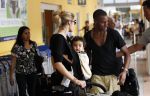 Curacao 8 januari 2012
Sunnery james haalt vrouw en Doutzen Kroes en zoon Phyllon op op het vliegveld van Curacao.
Peter Smulders bv
