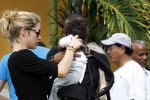 Curacao 8 januari 2012
Sunnery james haalt vrouw en Doutzen Kroes en zoon Phyllon op op het vliegveld van Curacao.
Peter Smulders bv