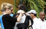 Curacao 8 januari 2012
Sunnery james haalt vrouw en Doutzen Kroes en zoon Phyllon op op het vliegveld van Curacao.
Peter Smulders bv