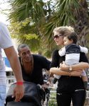 Curacao 8 januari 2012
Sunnery james haalt vrouw en Doutzen Kroes en zoon Phyllon op op het vliegveld van Curacao.
Peter Smulders bv