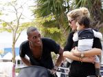 Curacao 8 januari 2012
Sunnery james haalt vrouw en Doutzen Kroes en zoon Phyllon op op het vliegveld van Curacao.
Peter Smulders bv