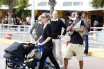 Curacao 8 januari 2012
Sunnery james haalt vrouw en Doutzen Kroes en zoon Phyllon op op het vliegveld van Curacao.
Peter Smulders bv