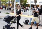 Curacao 8 januari 2012
Sunnery james haalt vrouw en Doutzen Kroes en zoon Phyllon op op het vliegveld van Curacao.
Peter Smulders bv