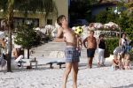 Curacao 29 december 2011
Jan Smit Nick en Simon en Kees Kwakman voetvolleyen tegen Frank de Boer Guido Albers en Edwin v d Sar op het strand van Lions dive. De artiesten winnen uiteindelijk met 4-1 in sets.
Peter Smulders bv