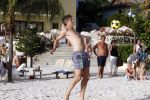 Curacao 29 december 2011
Jan Smit Nick en Simon en Kees Kwakman voetvolleyen tegen Frank de Boer Guido Albers en Edwin v d Sar op het strand van Lions dive. De artiesten winnen uiteindelijk met 4-1 in sets.
Peter Smulders bv