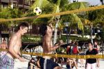 Curacao 29 december 2011
Jan Smit Nick en Simon en Kees Kwakman voetvolleyen tegen Frank de Boer Guido Albers en Edwin v d Sar op het strand van Lions dive. De artiesten winnen uiteindelijk met 4-1 in sets.
Peter Smulders bv