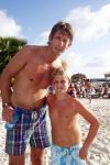 Curacao 29 december 2011
Jan Smit Nick en Simon en Kees Kwakman voetvolleyen tegen Frank de Boer Guido Albers en Edwin v d Sar op het strand van Lions dive. De artiesten winnen uiteindelijk met 4-1 in sets.
Peter Smulders bv