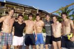 Curacao 29 december 2011
Jan Smit Nick en Simon en Kees Kwakman voetvolleyen tegen Frank de Boer Guido Albers en Edwin v d Sar op het strand van Lions dive. De artiesten winnen uiteindelijk met 4-1 in sets.
Peter Smulders bv