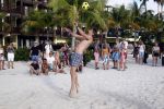 Curacao 29 december 2011
Jan Smit Nick en Simon en Kees Kwakman voetvolleyen tegen Frank de Boer Guido Albers en Edwin v d Sar op het strand van Lions dive. De artiesten winnen uiteindelijk met 4-1 in sets.
Peter Smulders bv