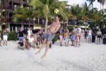 Curacao 29 december 2011
Jan Smit Nick en Simon en Kees Kwakman voetvolleyen tegen Frank de Boer Guido Albers en Edwin v d Sar op het strand van Lions dive. De artiesten winnen uiteindelijk met 4-1 in sets.
Peter Smulders bv