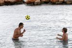Curacao 31 december 2011
Edwin v d Sar met zijn zoon op Curacao.
Peter Smulders bv