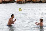 Curacao 31 december 2011
Edwin v d Sar met zijn zoon op Curacao.
Peter Smulders bv
