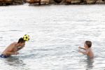 Curacao 31 december 2011
Edwin v d Sar met zijn zoon op Curacao.
Peter Smulders bv