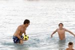 Curacao 31 december 2011
Edwin v d Sar met zijn zoon op Curacao.
Peter Smulders bv