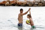 Curacao 31 december 2011
Edwin v d Sar met zijn zoon op Curacao.
Peter Smulders bv