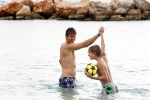 Curacao 31 december 2011
Edwin v d Sar met zijn zoon op Curacao.
Peter Smulders bv