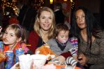 Amsterdam 7 december 2011
Elle v Rijn met kinderen bij event voor Kika in het Americain hotel. Met schoonmoeder Marion Bloem
Peter Smulders bv