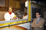Heteren 2 december 2011
Emile Ratelband bakt friet in zijn mobiele snackbar bij de presenatie van de nieuwe porsche 911 bij porsche centrum gelderland.
Peter Smulders bv