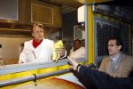 Heteren 2 december 2011
Emile Ratelband bakt friet in zijn mobiele snackbar bij de presenatie van de nieuwe porsche 911 bij porsche centrum gelderland.
Peter Smulders bv